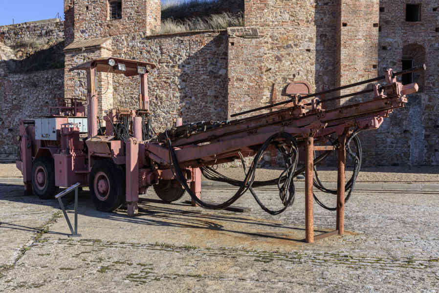 Ciudad Real - Almadén 31 - parque Minero de Almadén - maquinaria.jpg
